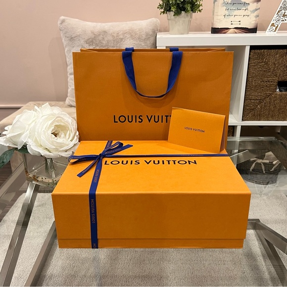 Louis Vuitton Magnetic Gift Box Set - Picture 2 of 12